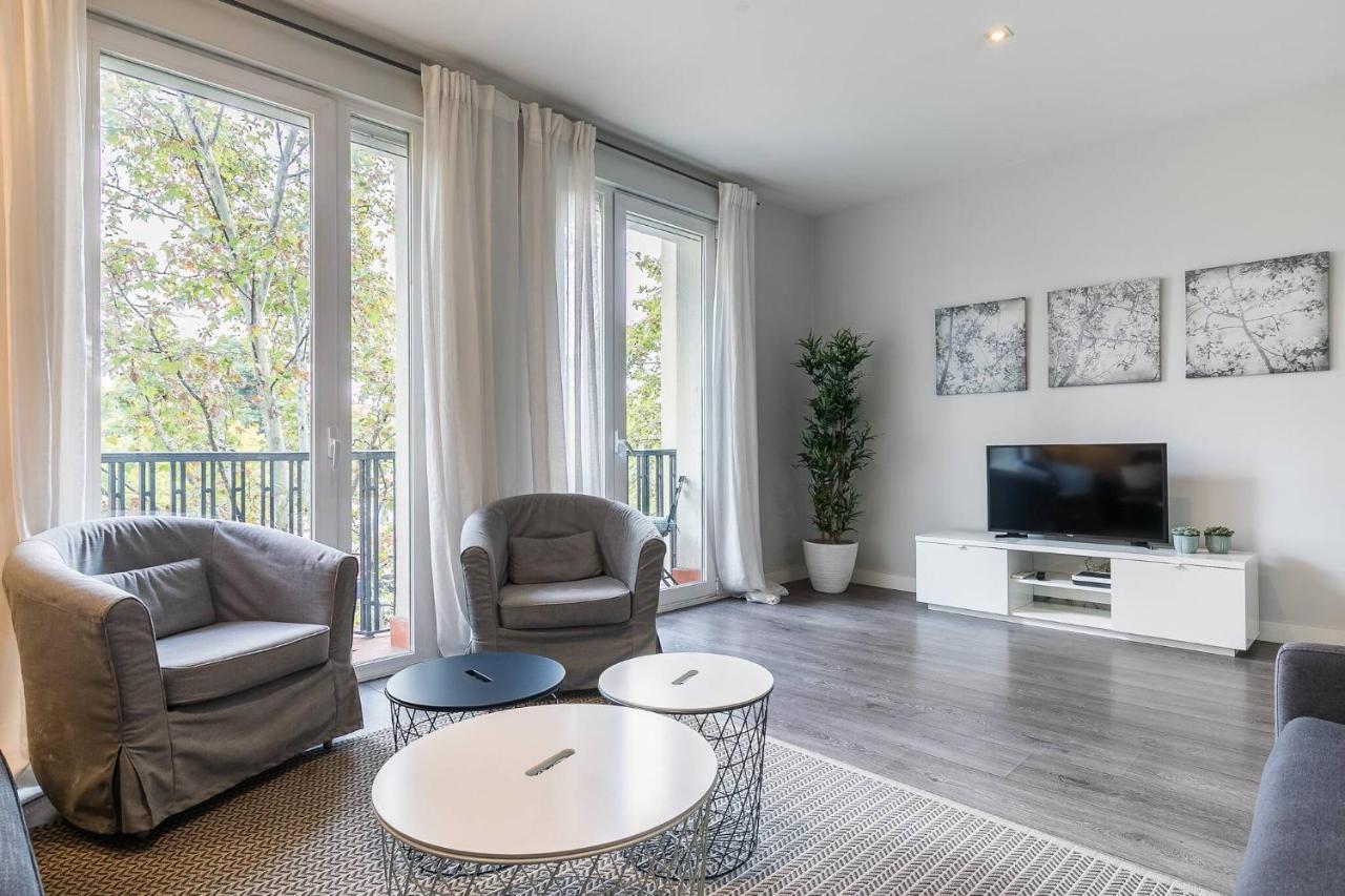 Castellana Suites Madrid Bagian luar foto