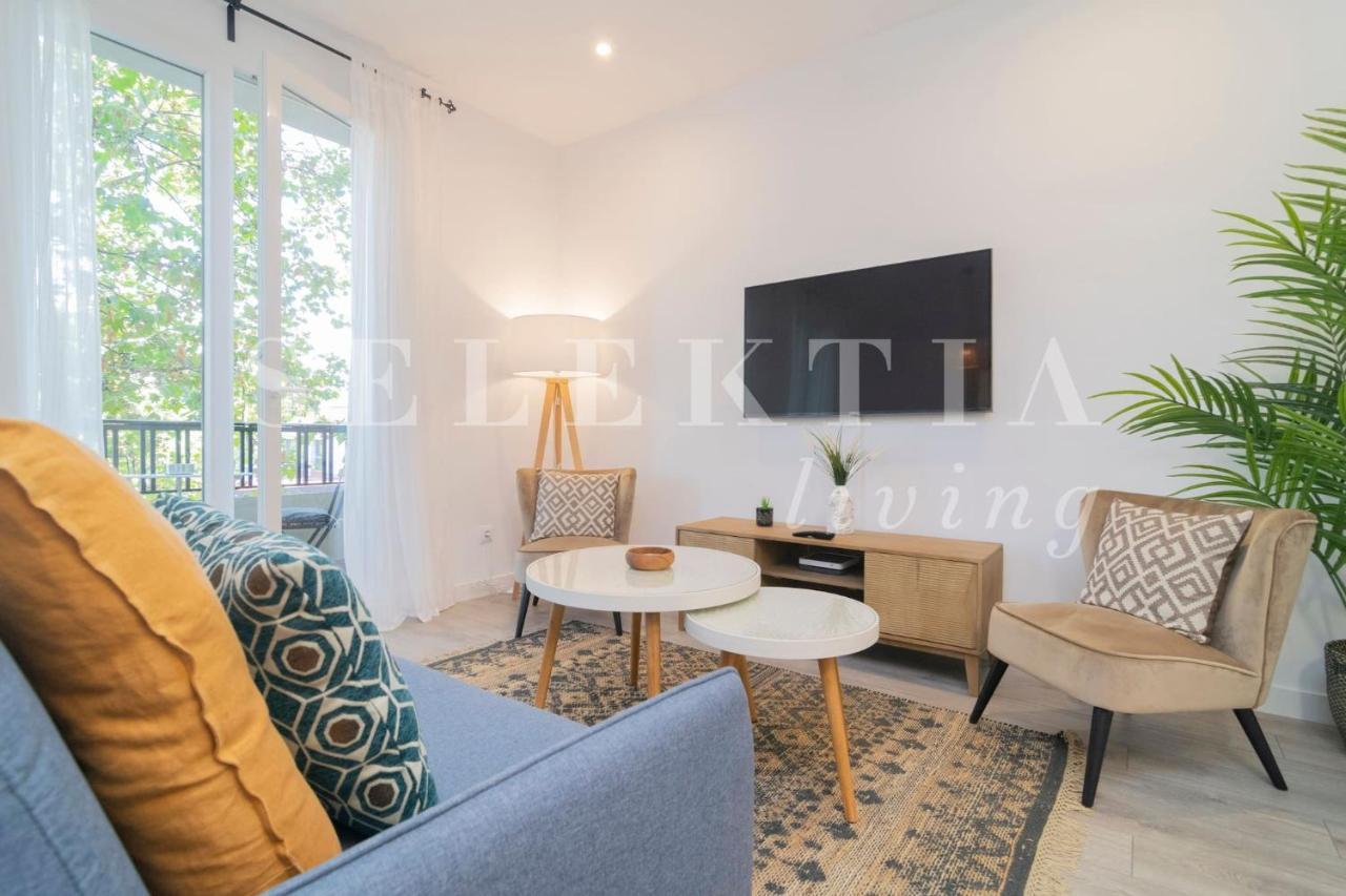 Castellana Suites Madrid Bagian luar foto