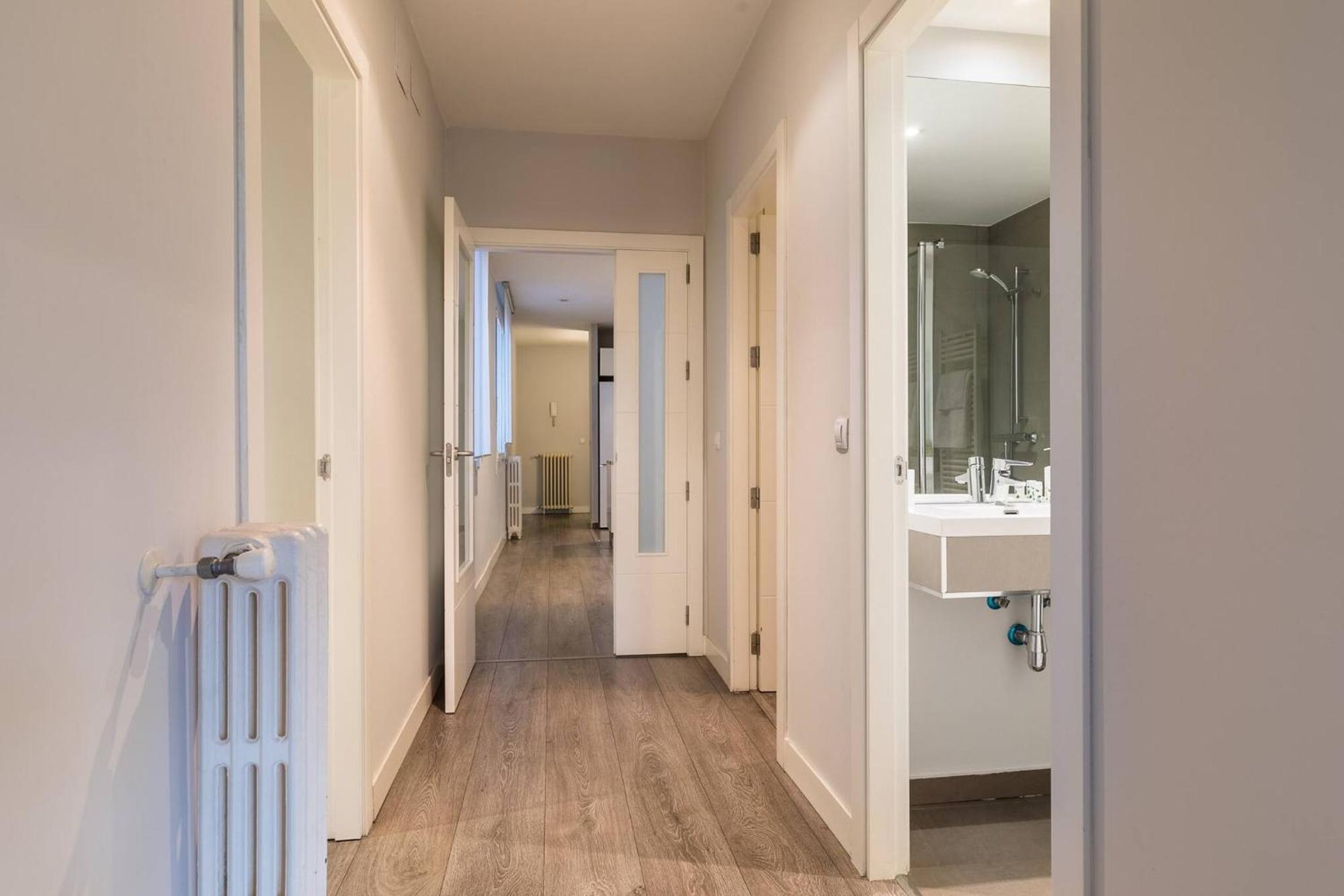 Castellana Suites Madrid Bagian luar foto