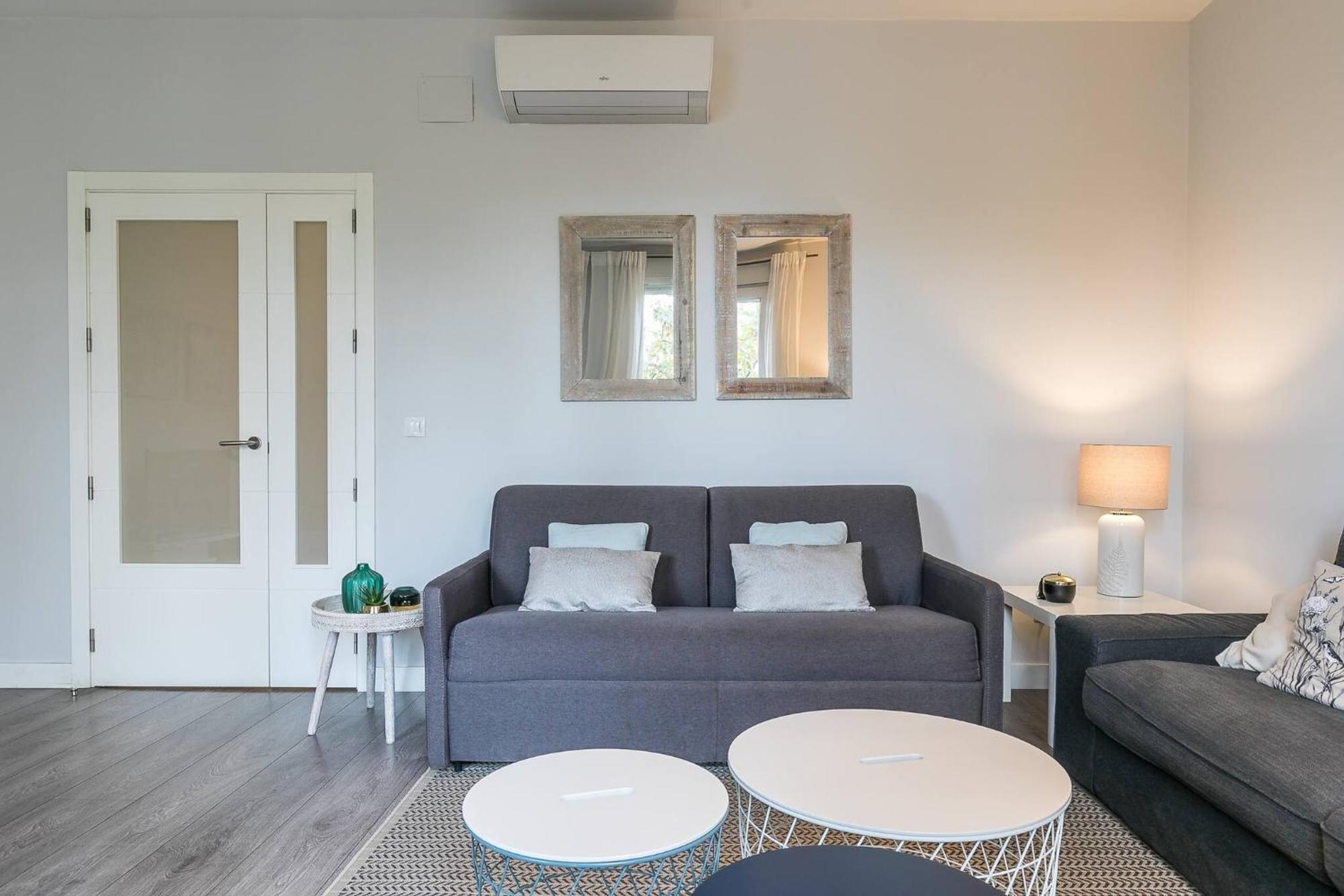 Castellana Suites Madrid Bagian luar foto