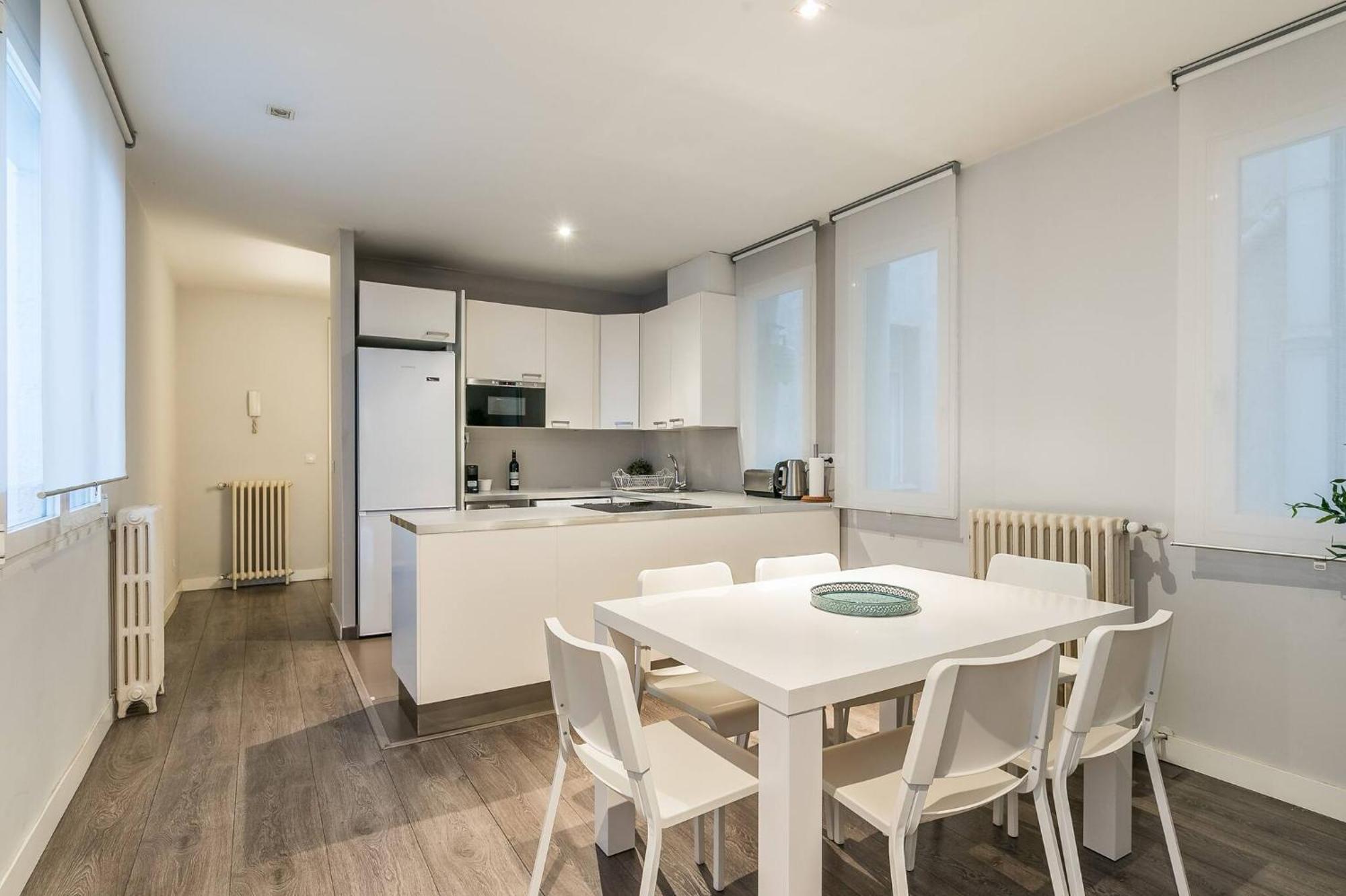 Castellana Suites Madrid Bagian luar foto