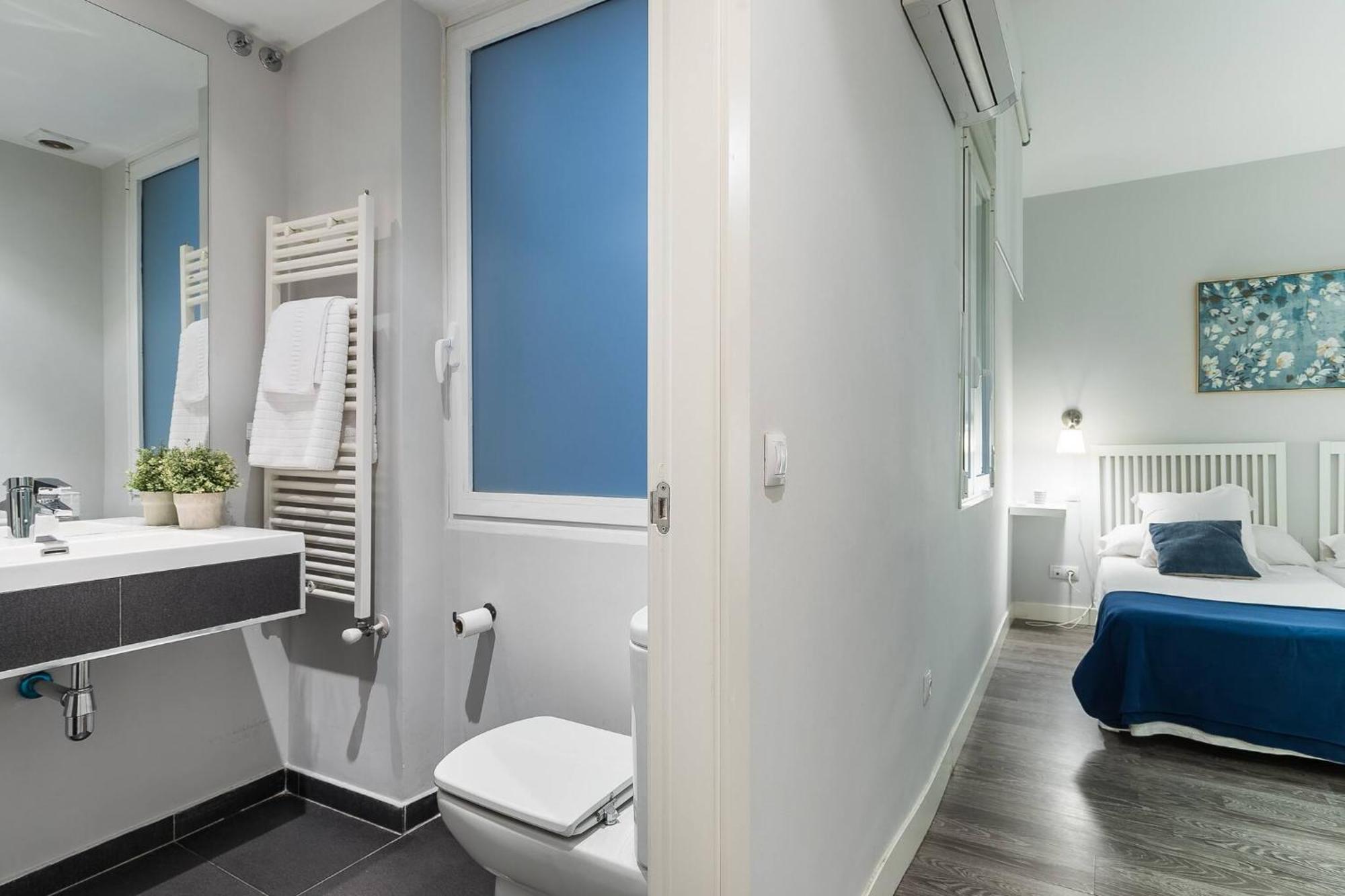Castellana Suites Madrid Bagian luar foto