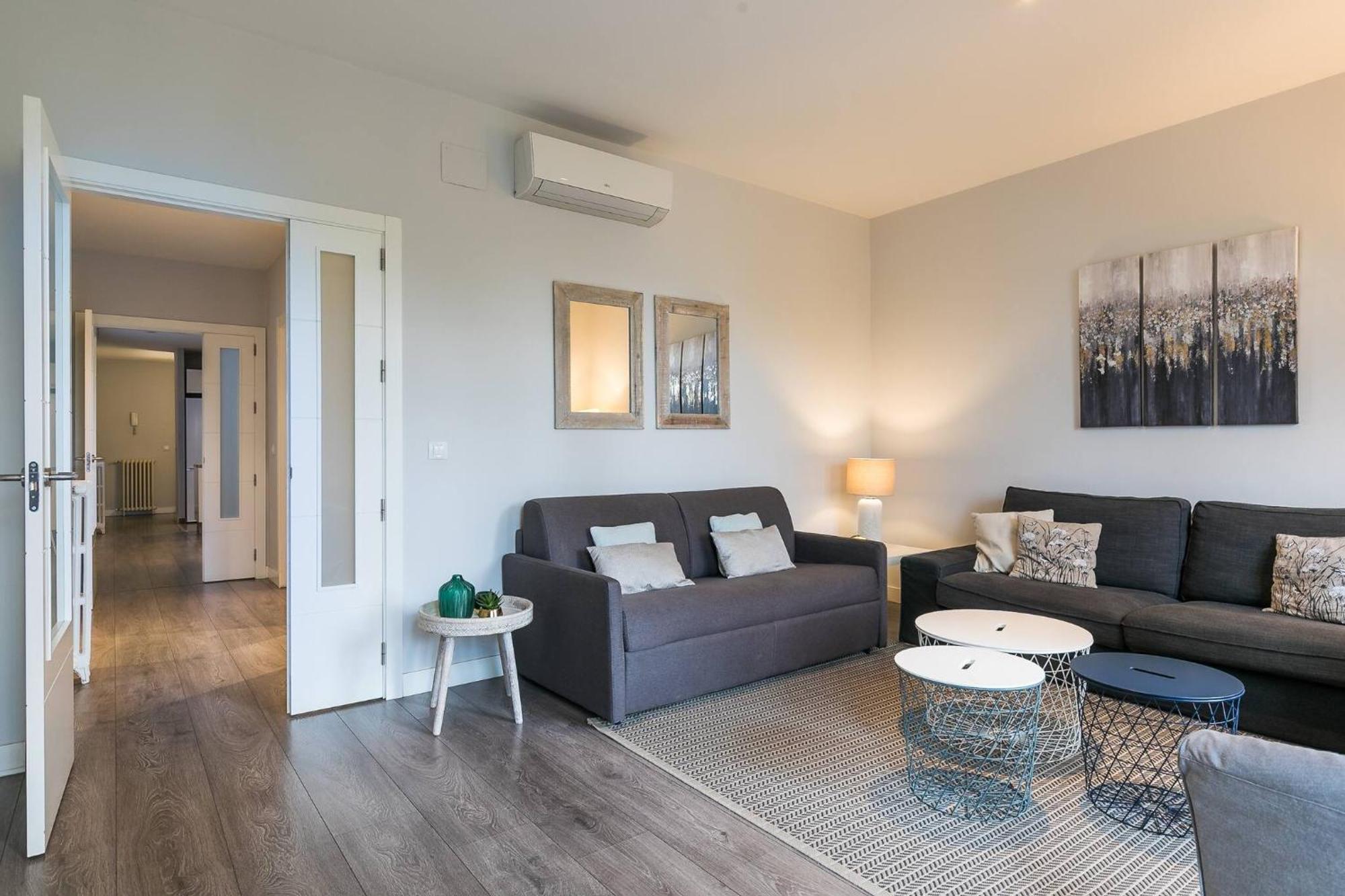 Castellana Suites Madrid Bagian luar foto
