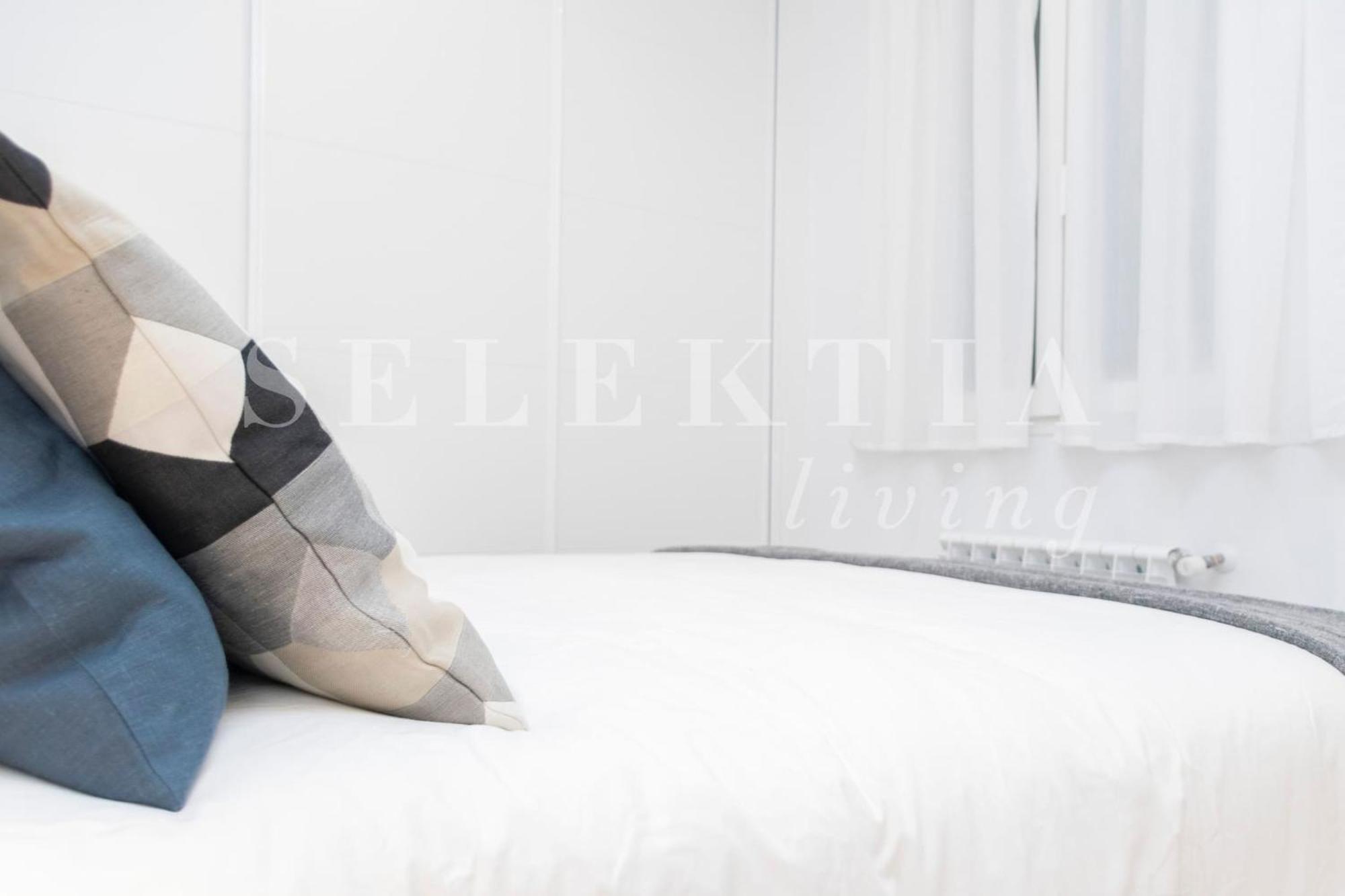Castellana Suites Madrid Bagian luar foto