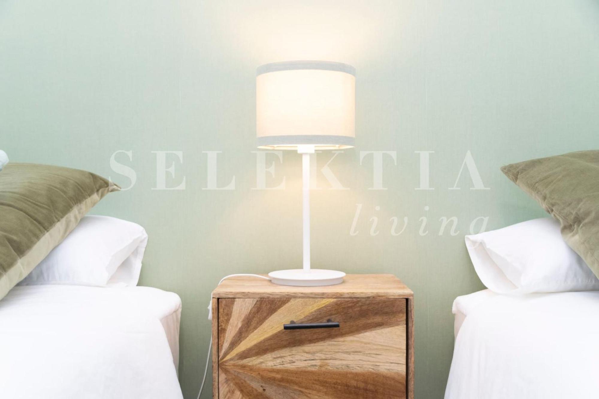 Castellana Suites Madrid Bagian luar foto