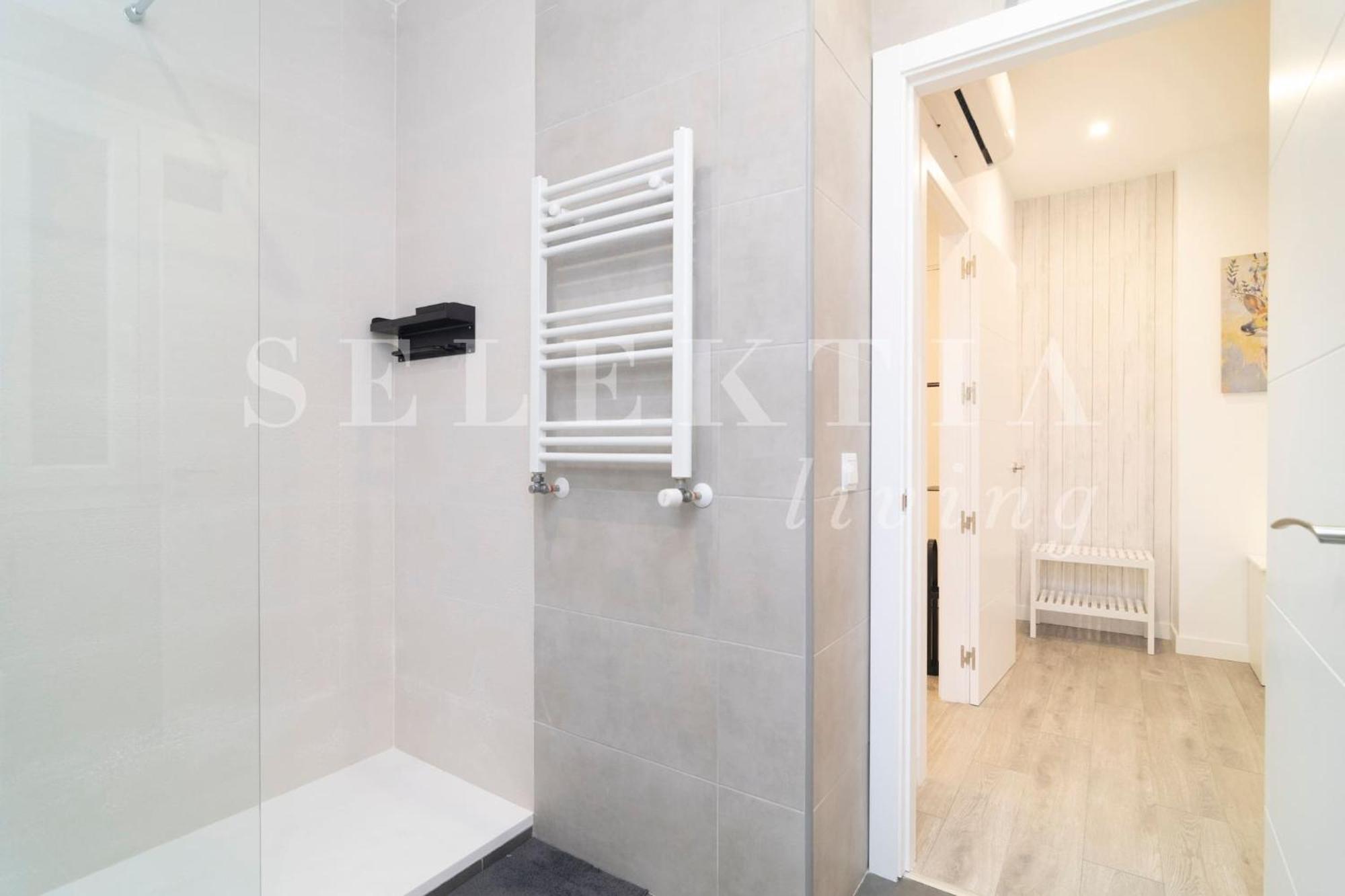 Castellana Suites Madrid Bagian luar foto